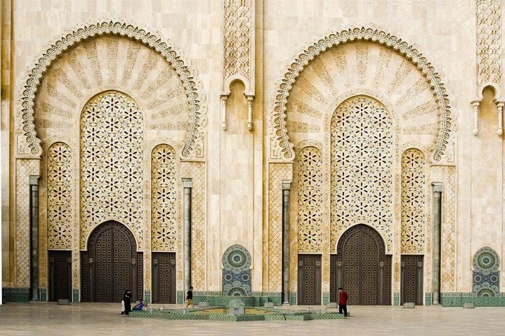 Casablanca - Pohled na velkou bránu mešity Hassana II. v Casablance