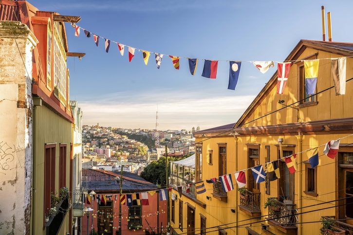 Valparaíso - Pohled na barevné budovy města Valparaiso, Chile