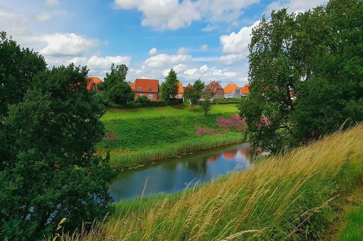 Fredericia - Barevné domy u řeky.