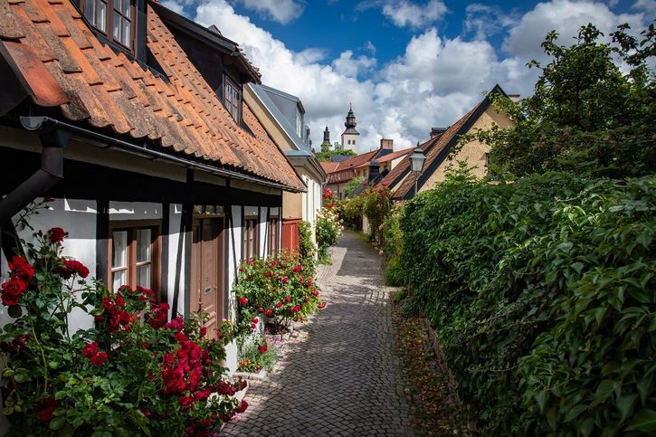 Visby - Úzká ulička v historickém starém městě Visby