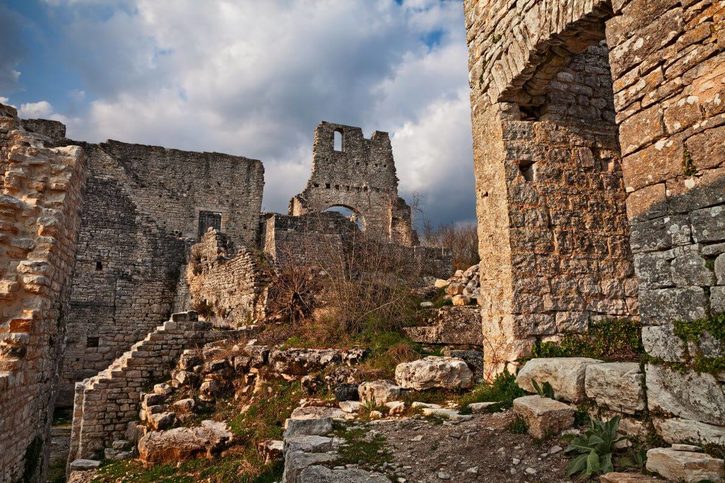 Rovinj - Ruiny středověkého města Dvigrad u Kanfanaru