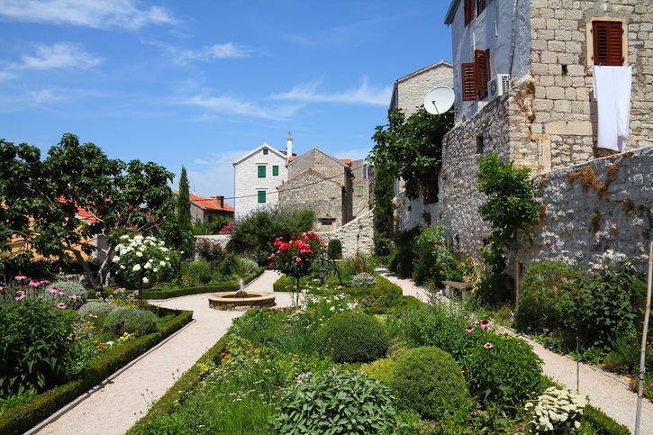 Šibenik - Středověká zahrada kláštera sv. Lovra (Sveti Lovro)