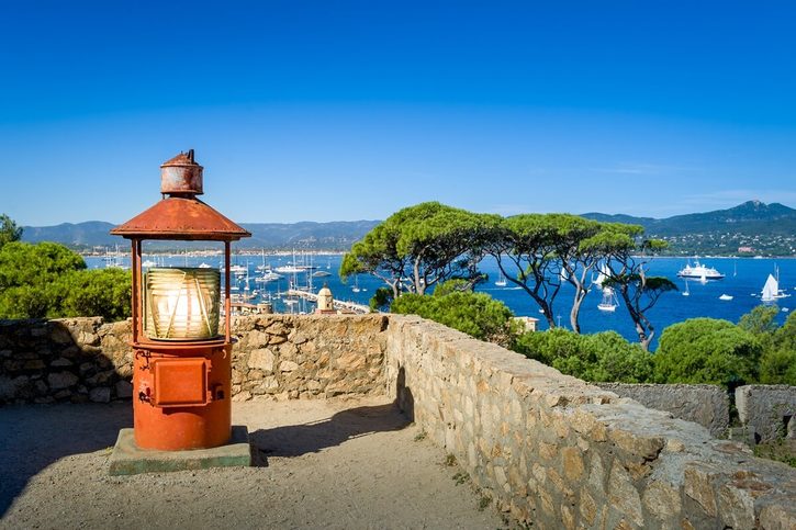 Saint-Tropez - Starý maják u Námořního muzea 