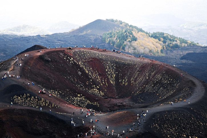 Messina - Etna - Etna je nejvyšší činná sopka a druhá nejmohutnější sopka v Evropě, ostrov Sicílie