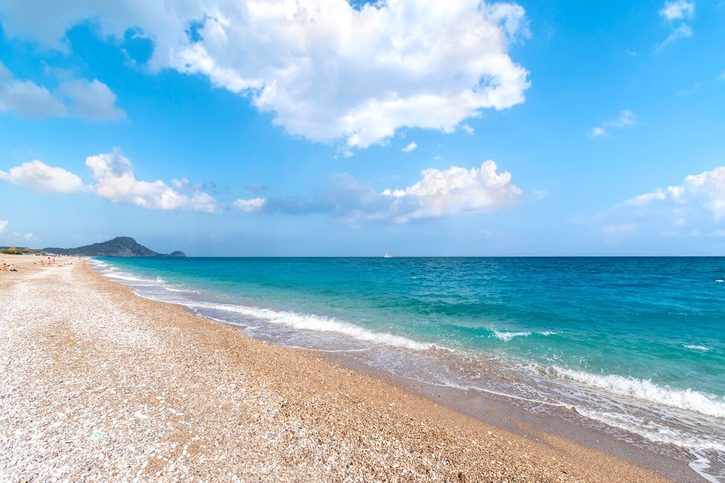 Rhodos - Panoramatický pohled na pláž Afandou poblíž Faliraki