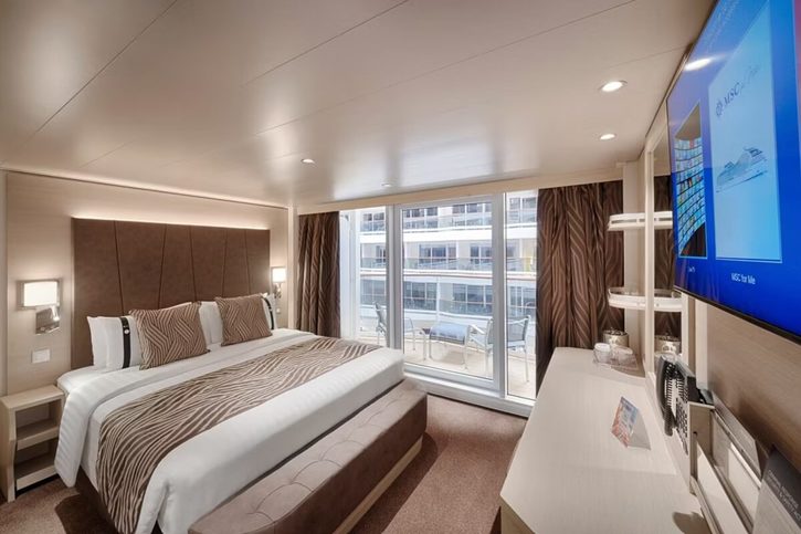 Kajuta Deluxe s balkonem s výhledem na promenádu - MSC World Asia