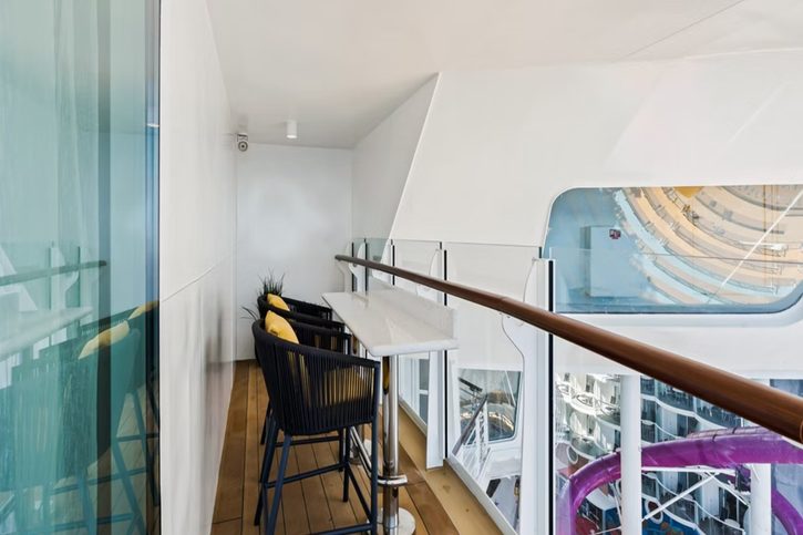 Prostorné apartmá s výhledem na Vodní divadlo a velkým balkonem (A1) - Utopia of the Seas