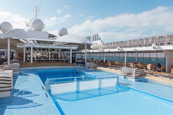 MSC Lirica, bazén